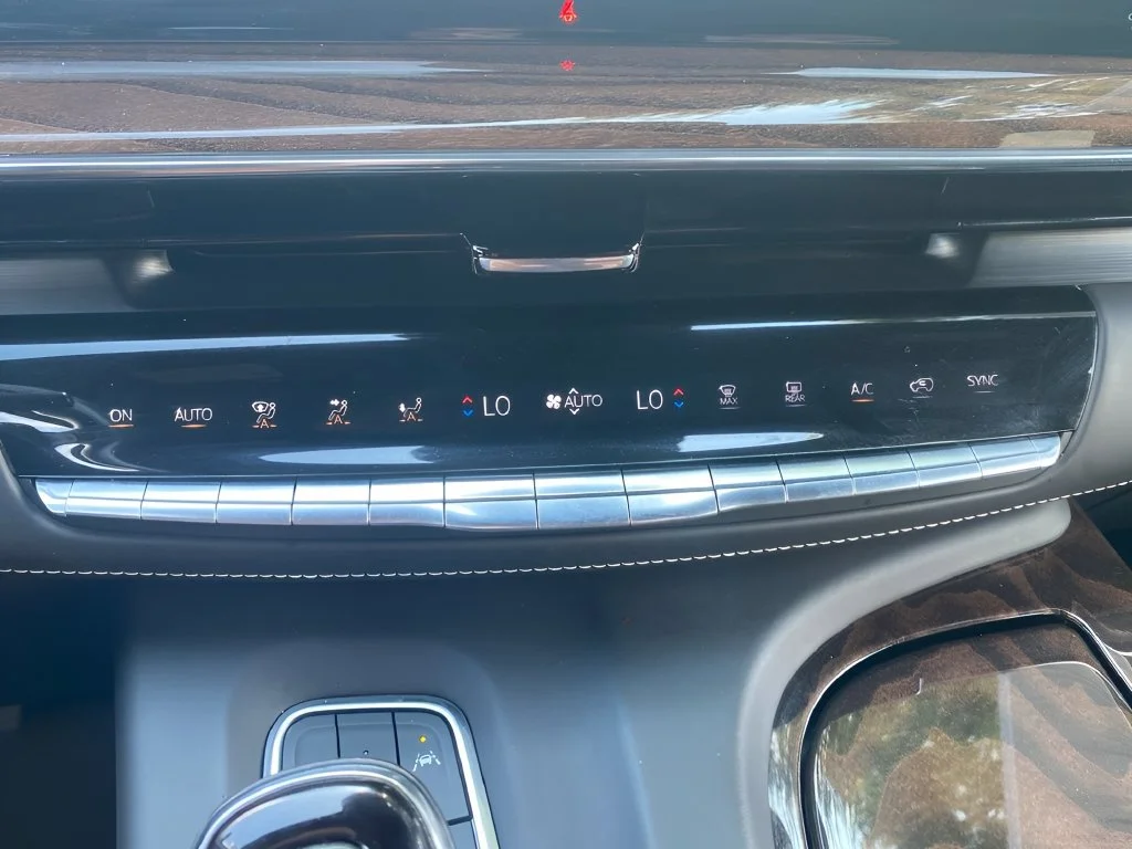 Used 2022 SATIN STEEL METALLIC Cadillac Sport Platinum image 27