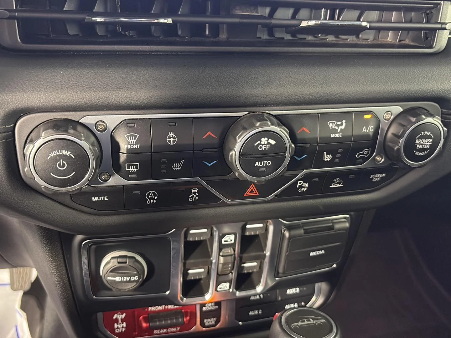 Used 2024 Hydro Blue Pearlcoat Jeep Rubicon X image 38