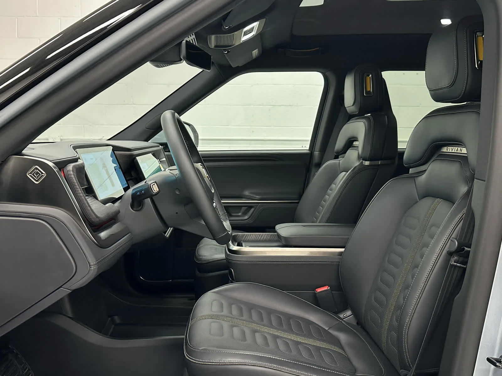Used 2025 LA Silver Rivian Adventure image 11