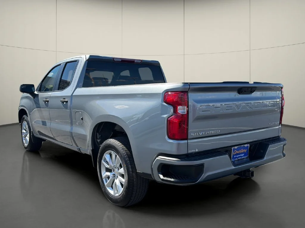 Used 2023 STERLING GRAY METALLIC Chevrolet Custom image 5