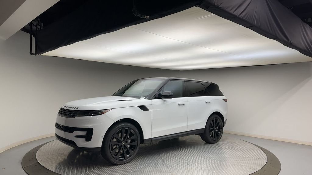 Used 2025 Fuji White Land Rover SE image 4