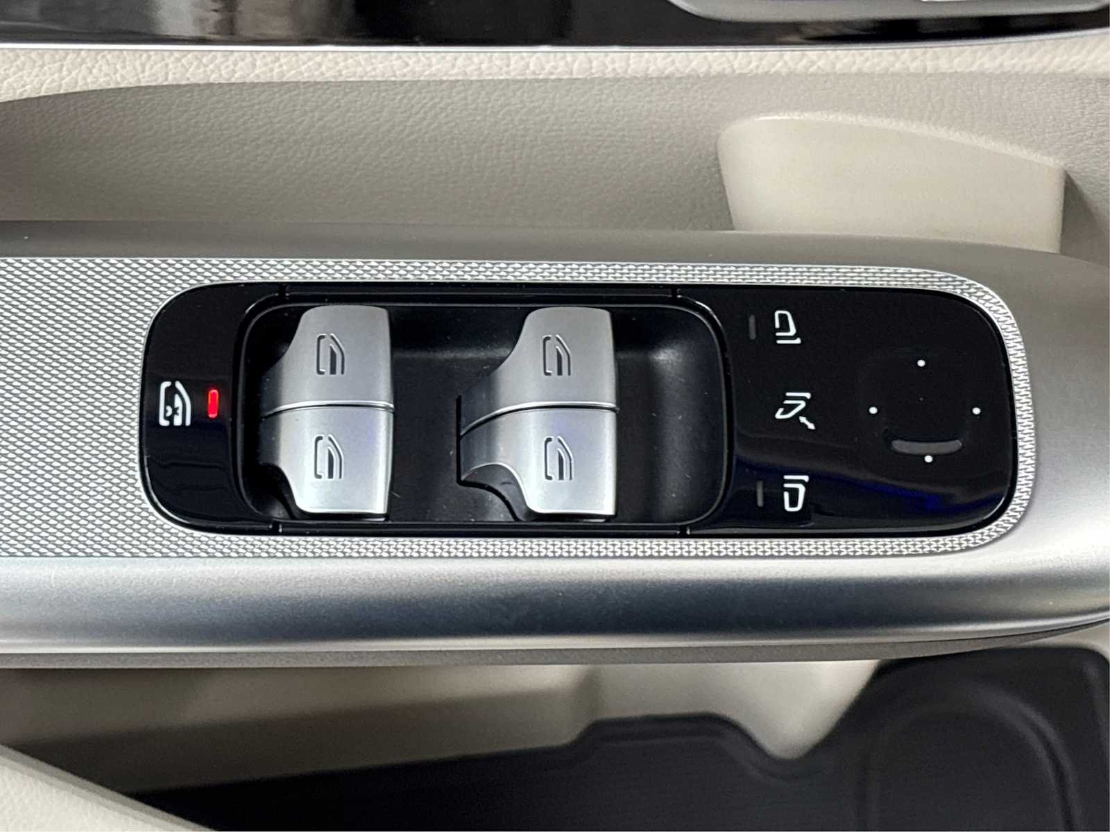 Used 2026 Polar White Mercedes-Benz GLC 300 image 33