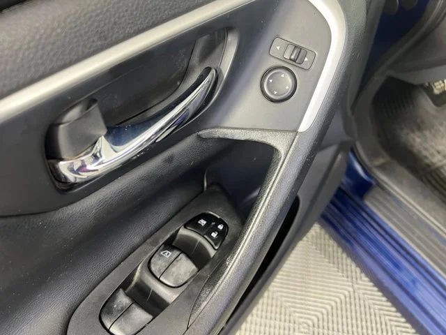 Used 2016 Deep Blue Pearl Nissan 2.5 SR image 14