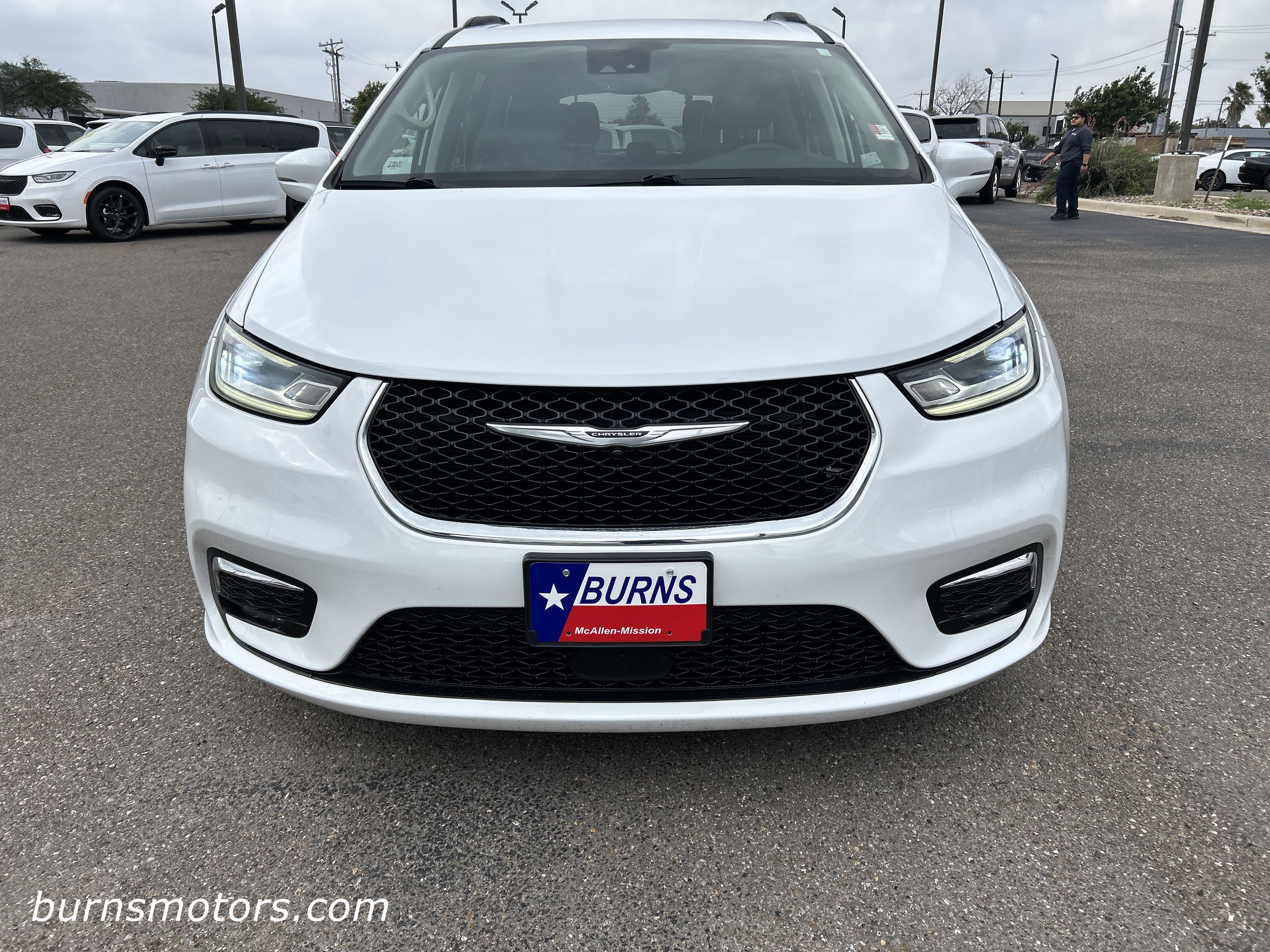 Used 2022 Bright White Chrysler Touring L image 3