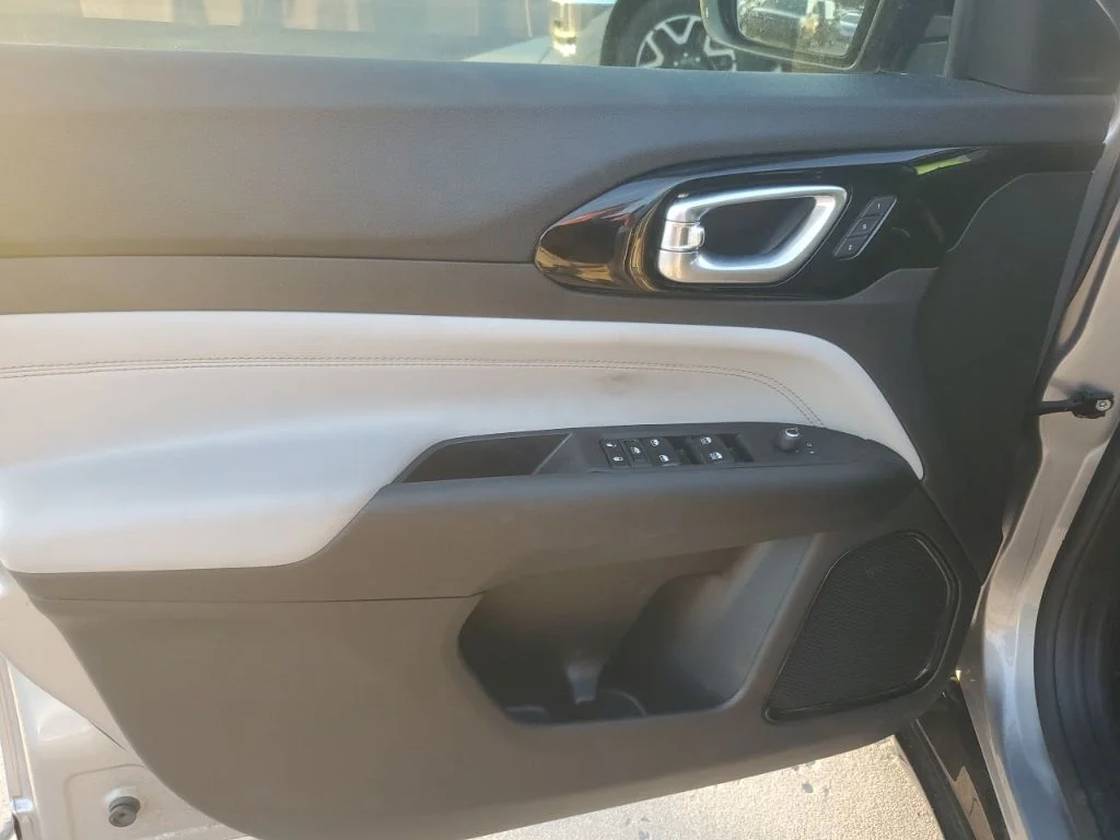 Used 2023 Silver Jeep Limited image 18