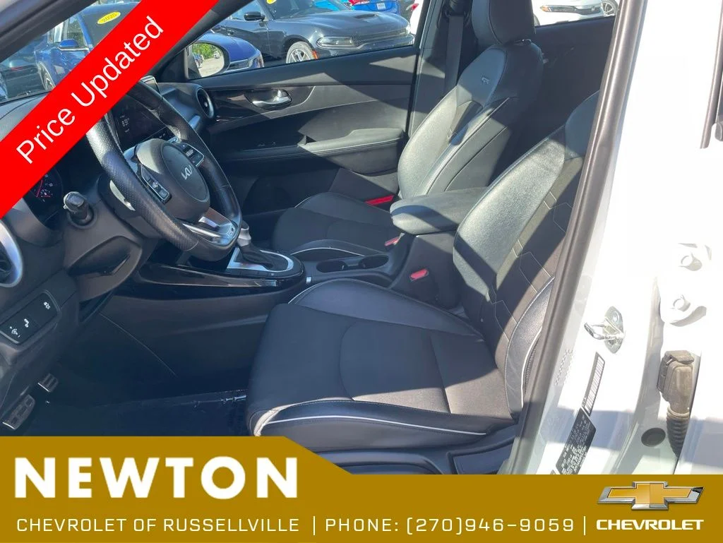 Used 2023 White Kia GT-Line image 4