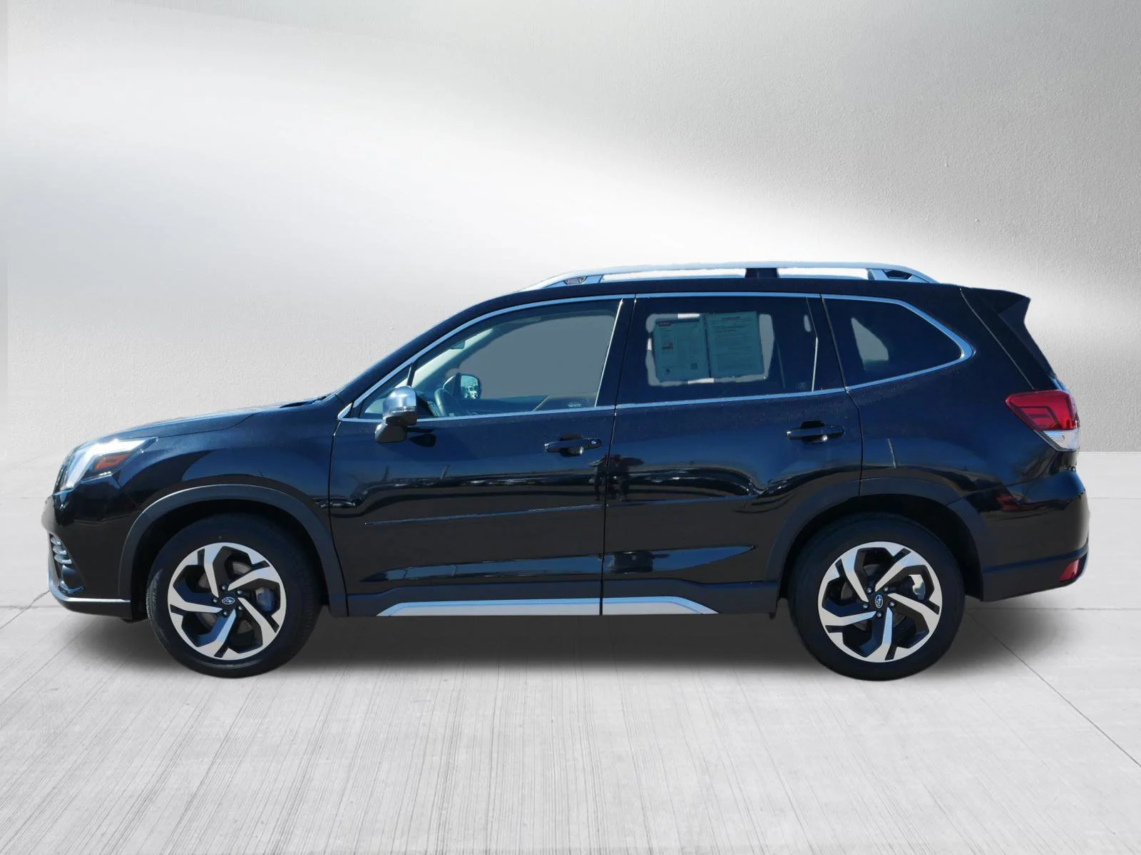 Used 2023 Crystal Black Silica Subaru Touring image 4