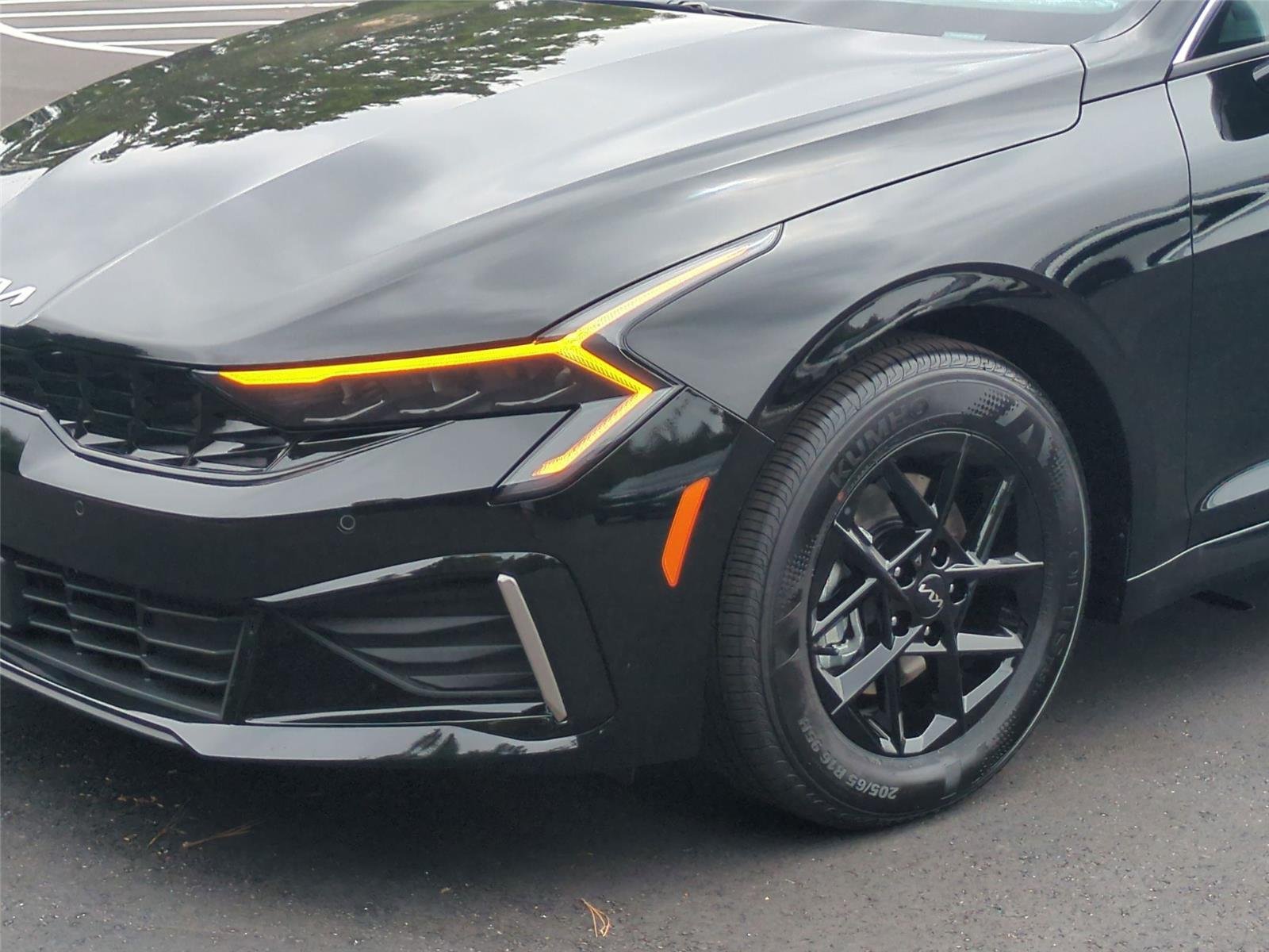 New 2026 Aurora Black Pearl Kia LXS image 9