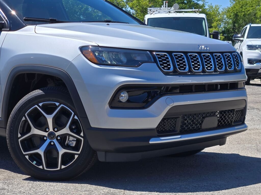 New 2026 Silver Zynith Metallic Clearcoat Jeep Limited image 4