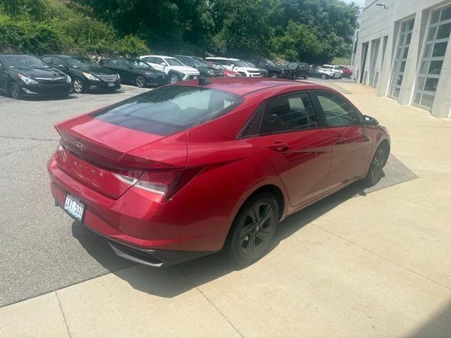 Used 2021 Red Hyundai SEL image 4