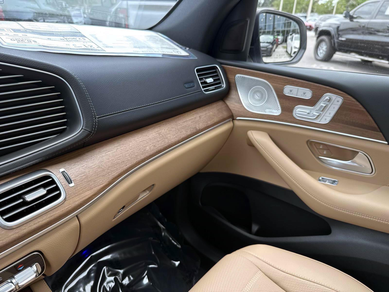 New 2026 Moonlight White Mercedes-Benz 450 4MATIC® SUV image 27
