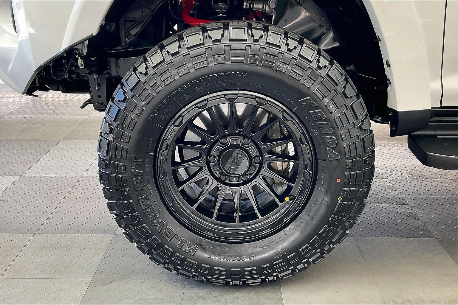 Used 2018 Super White Toyota SR5 image 8