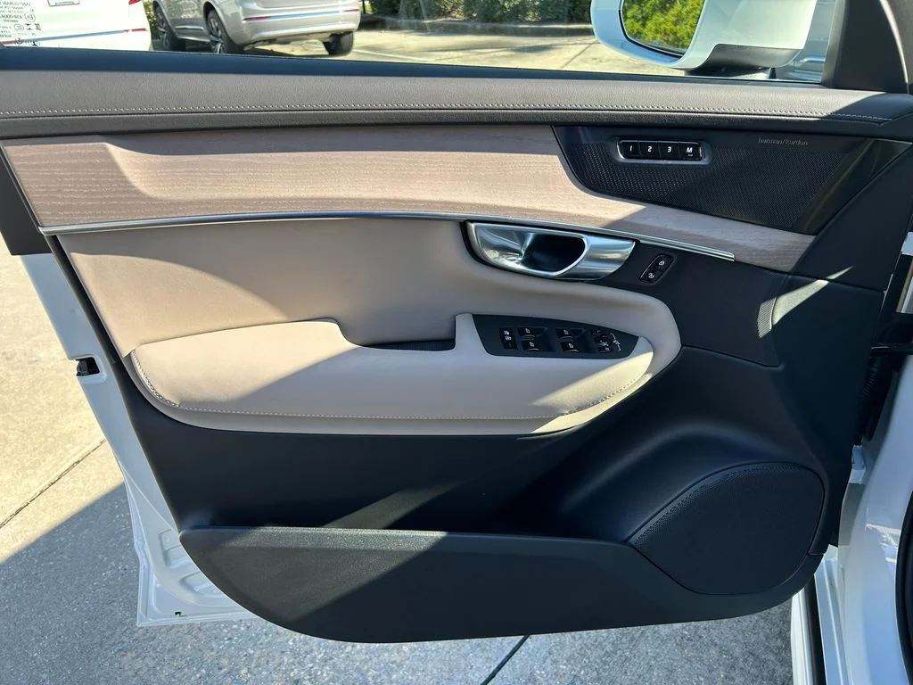 New 2026 Crystal White Volvo Plus image 10