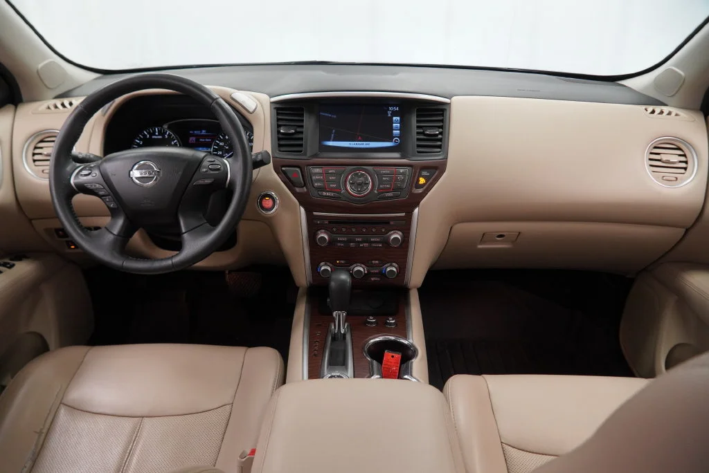 Used 2017 Gun Metallic Nissan Platinum image 3