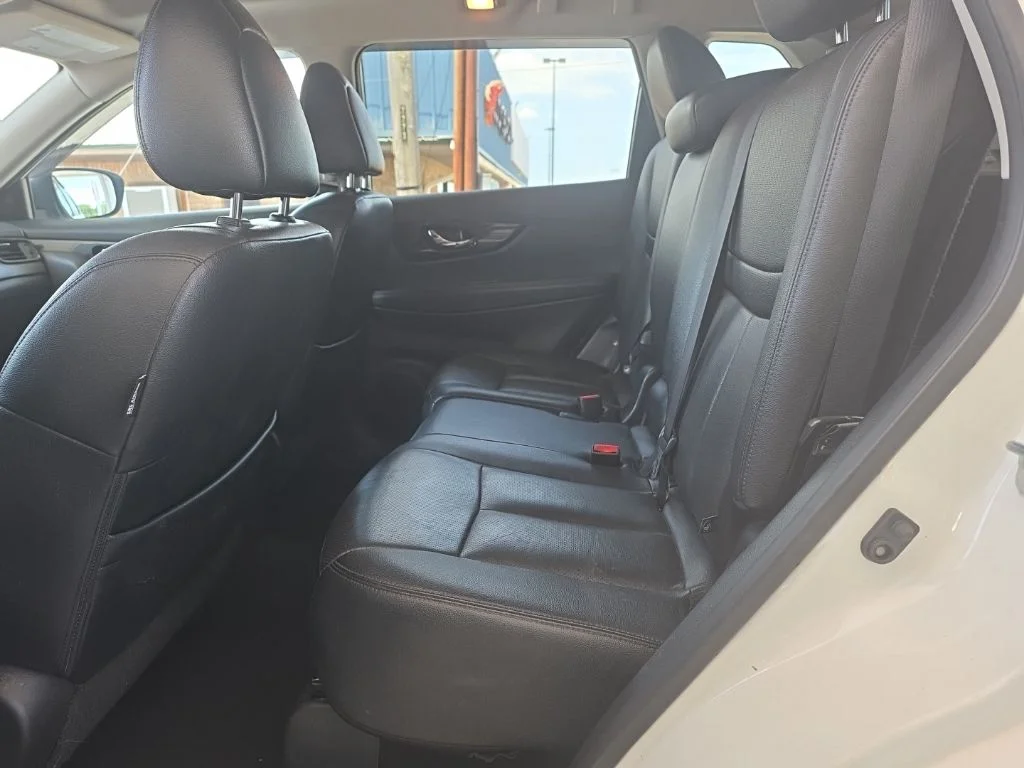 Used 2017 White Nissan SL image 13