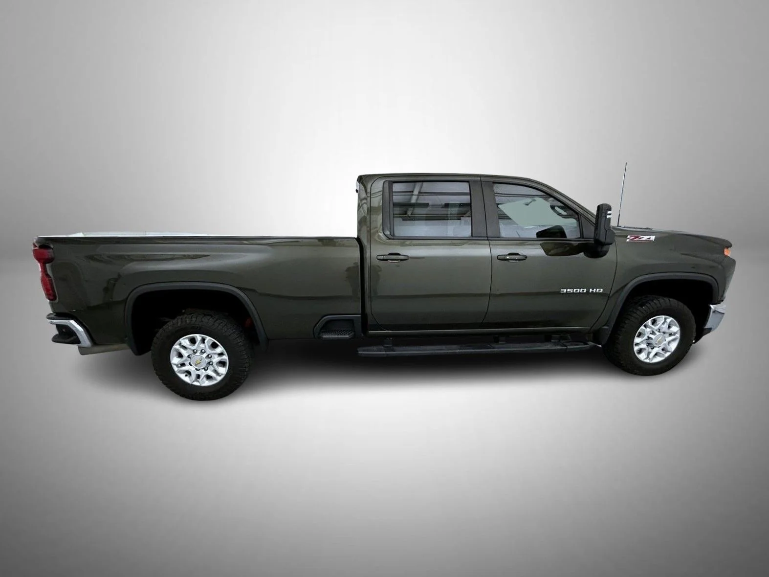 Used 2022 Green Chevrolet LT image 4