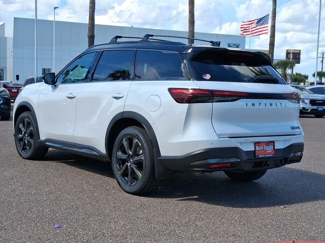 New 2027 2T RAD WHT INFINITI Autograph AWD image 3