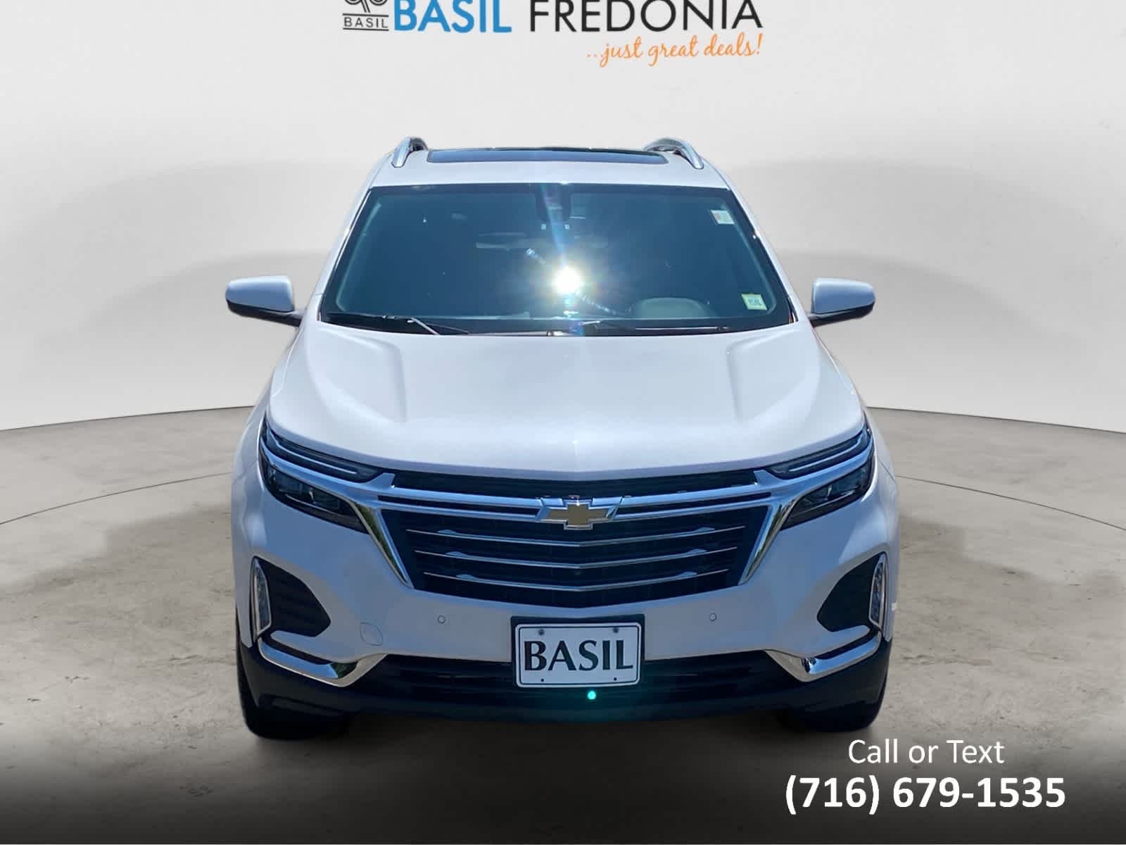 Used 2022 Iridescent Pearl Tricoat Chevrolet Premier image 11