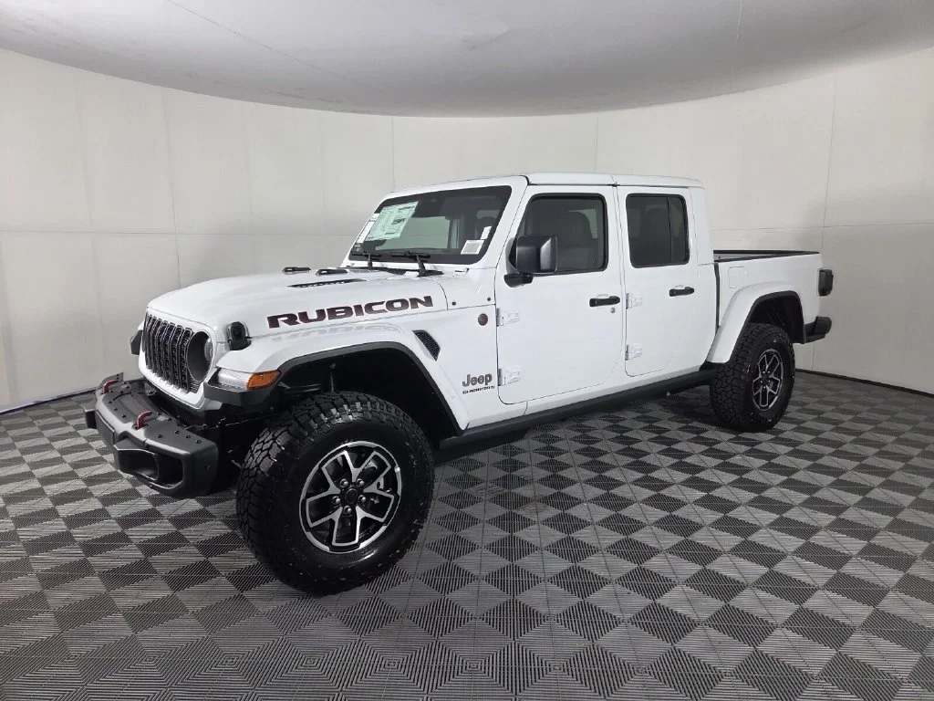 New 2026 Bright White Clear-Coat Exterior Paint Jeep Rubicon X image 4