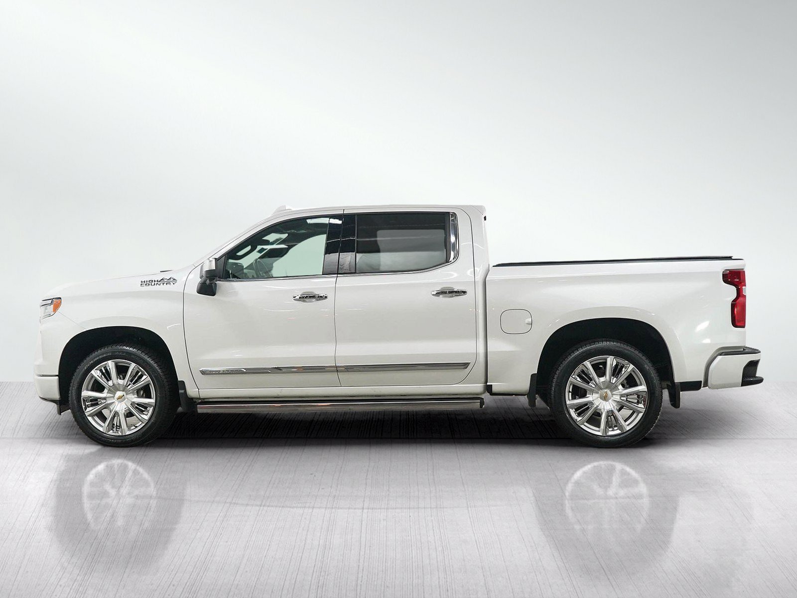Used 2025 Chevrolet Silverado 1500 High Country with VIN 1GCUKJEL9SZ230462 for sale in White Bear Lake, Minnesota