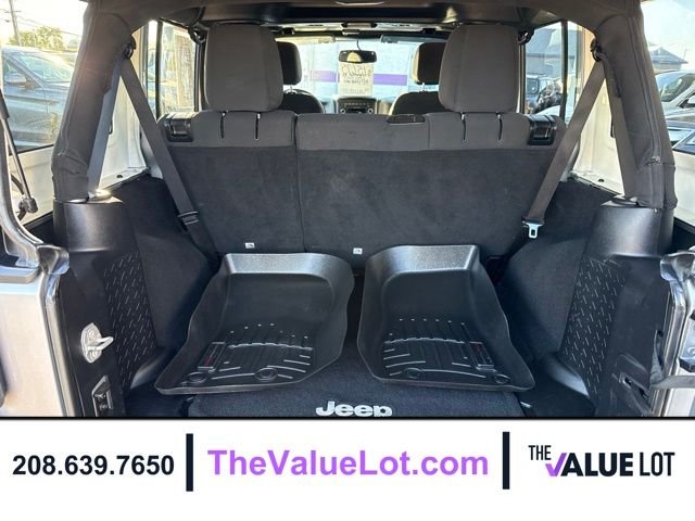 Used 2014 Gray Jeep Unlimited Sport image 17