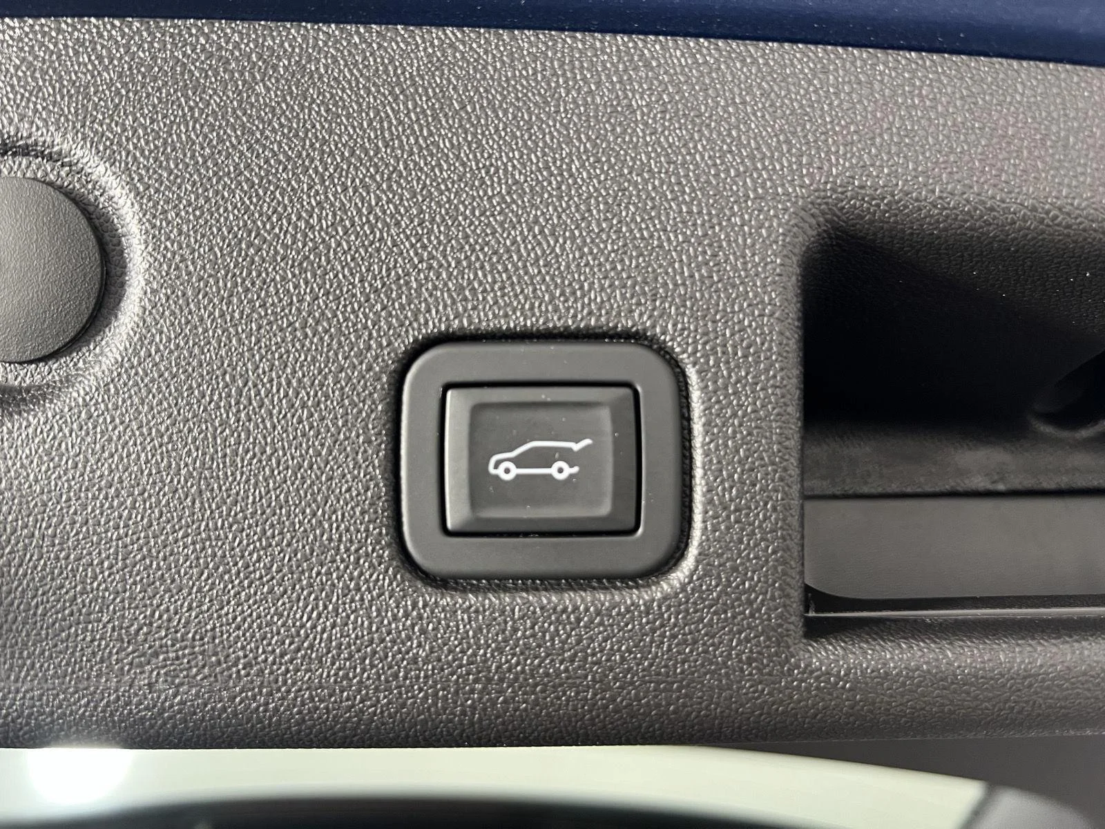 Used 2024 Lakeshore Blue Chevrolet LT image 21