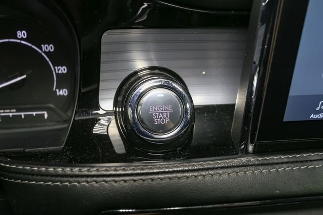 Used 2022 White Lincoln Standard image 27