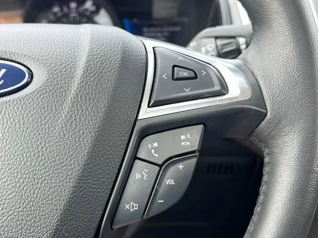 Used 2022 Silver Ford SEL image 28