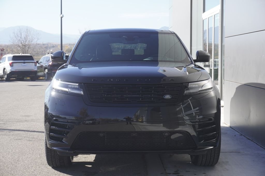 New 2026 Santorini Black Land Rover Dynamic SE image 5