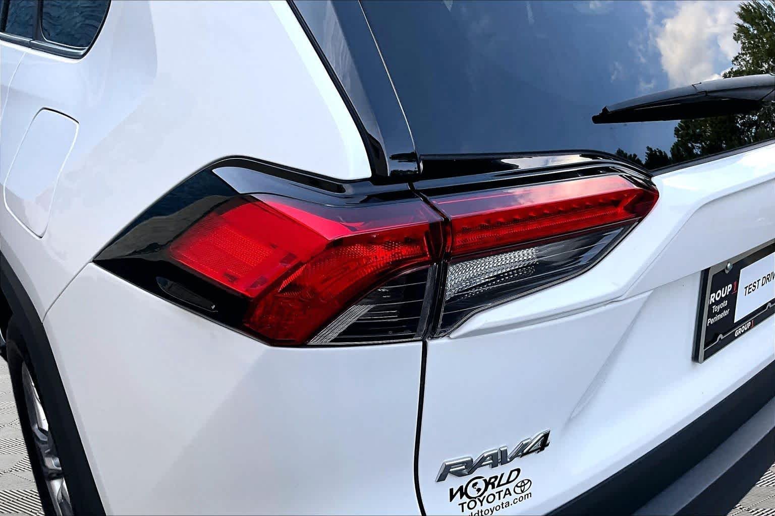 Used 2022 White Toyota Hybrid XLE image 29