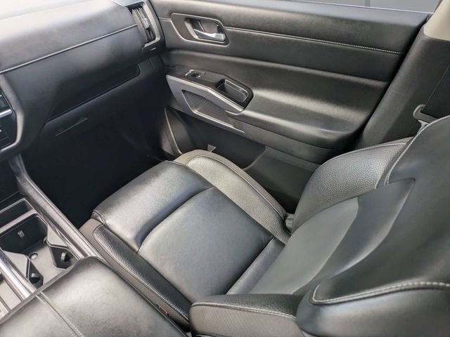 Used 2022 Silver Nissan SL image 18