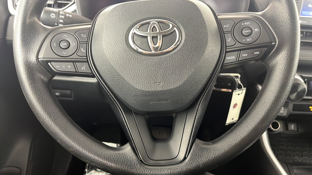 2022 Toyota RAV4 LE - Photo 20