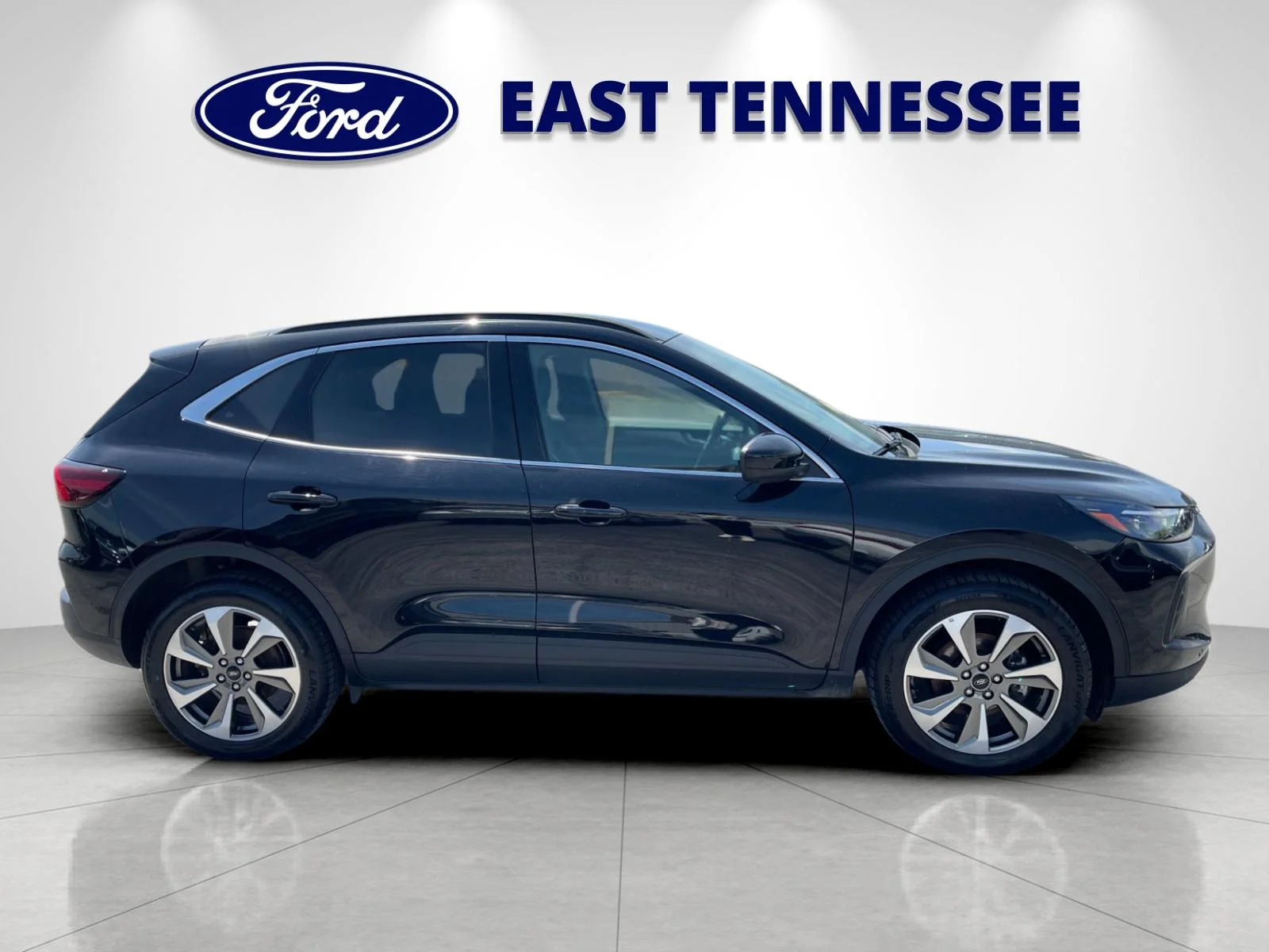 Used 2024  Ford Platinum image 2