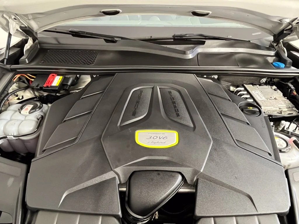 Used 2021 Chalk Porsche Base image 18