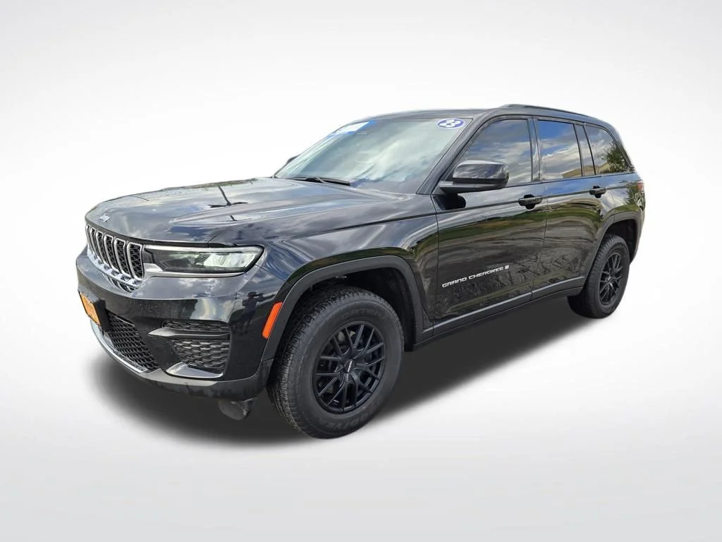 Used 2023 Black Jeep Laredo image 7