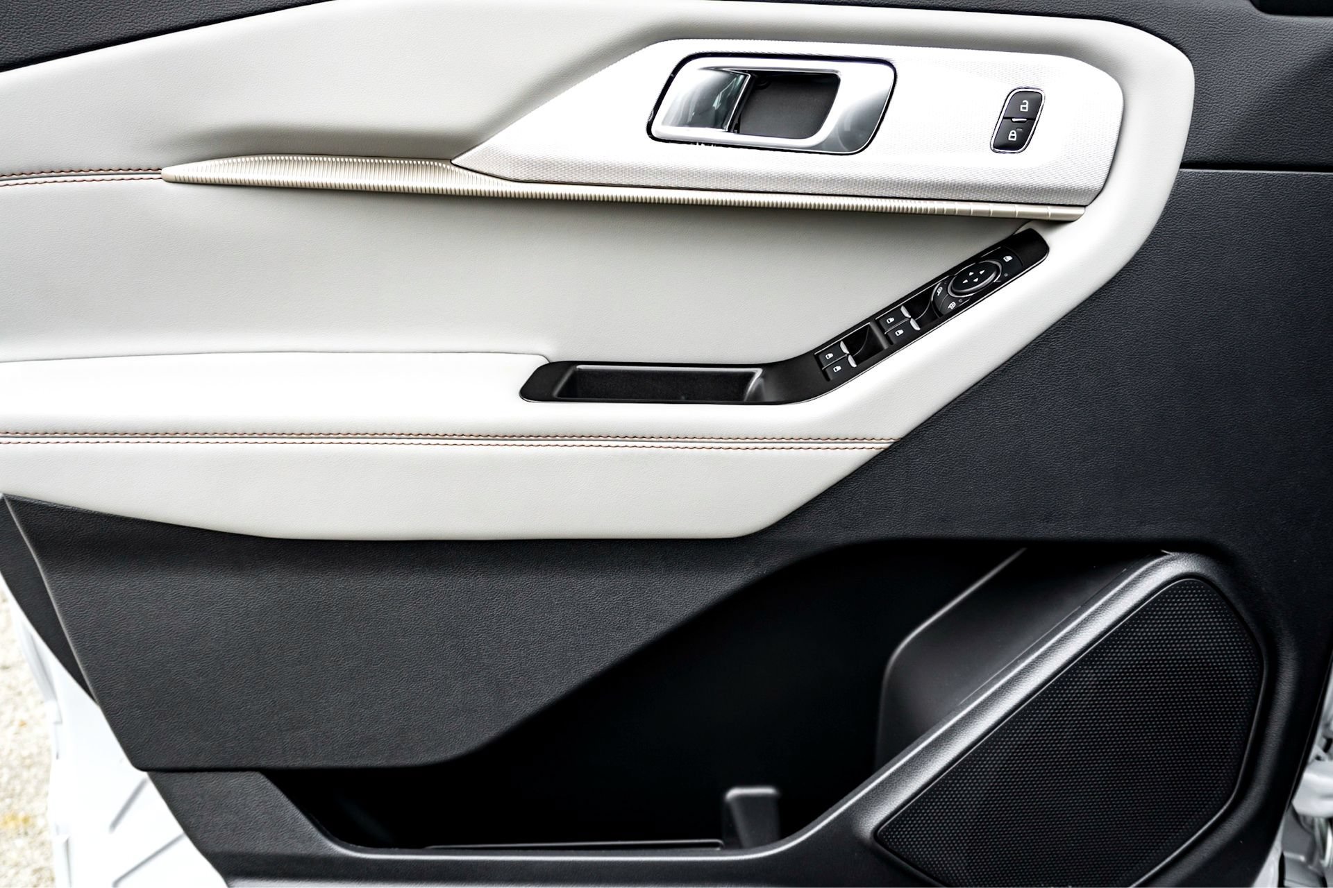 New 2026 Space White Metallic Ford Active image 7