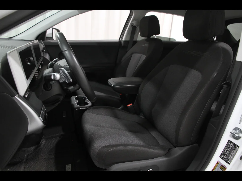 Certified Used 2024 Atlas White Hyundai SEL image 5