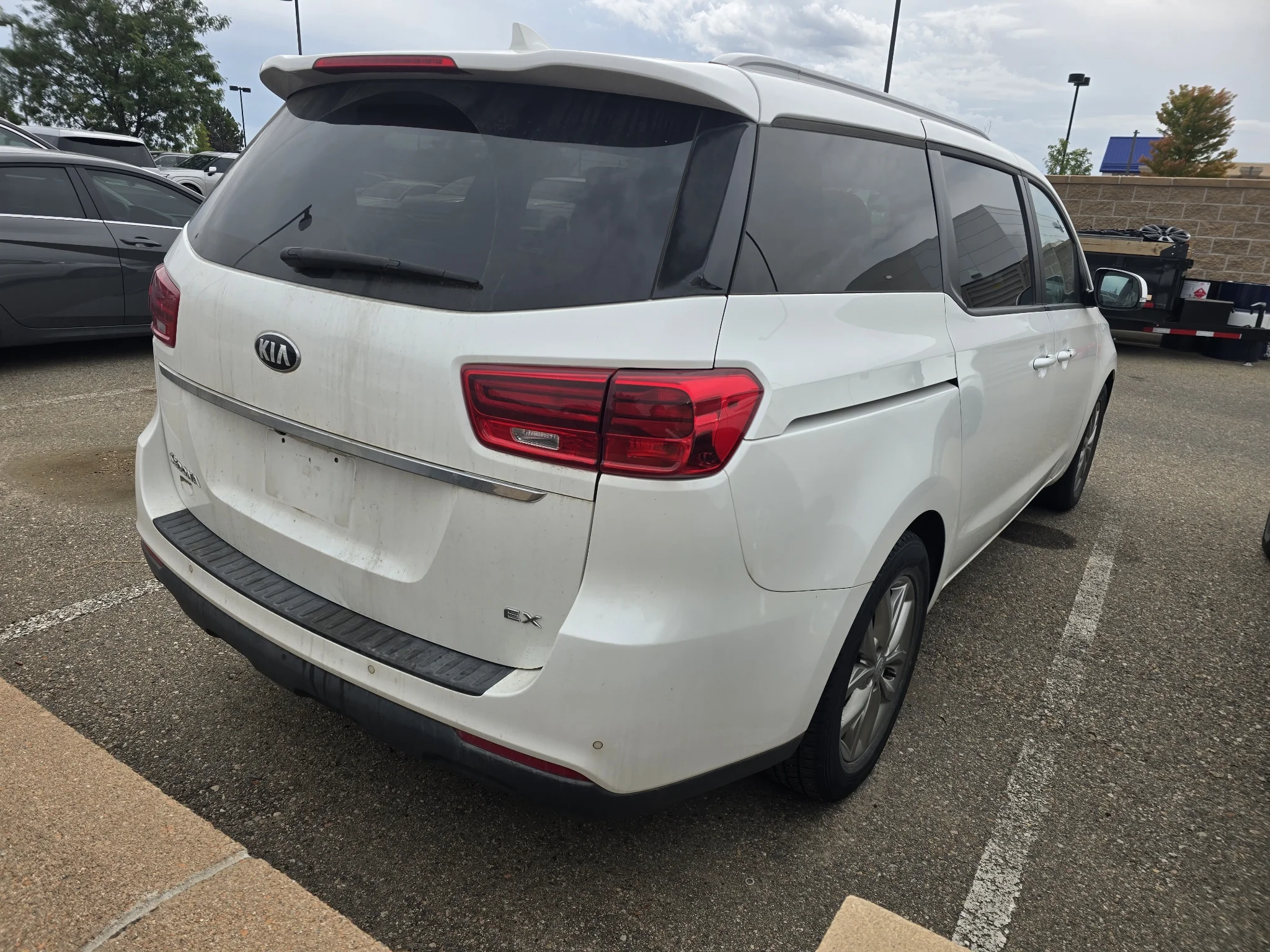 Used 2020 Snow White Pearl Kia EX image 16