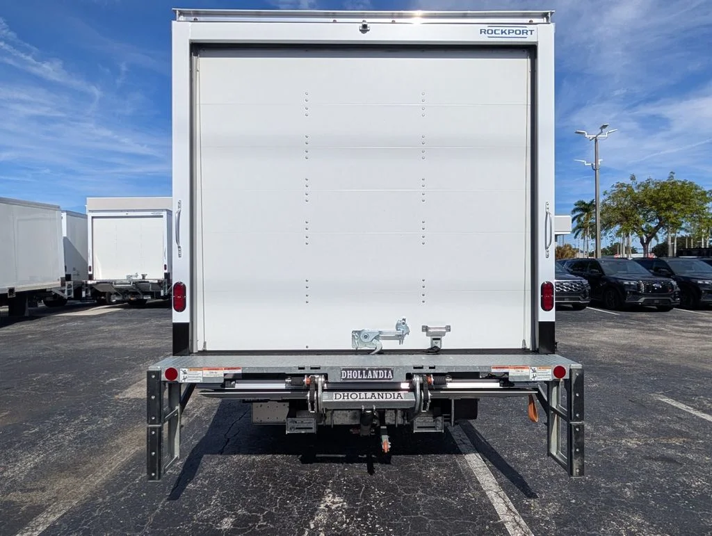 New 2026 Oxford White Ford E-350 SRW image 5