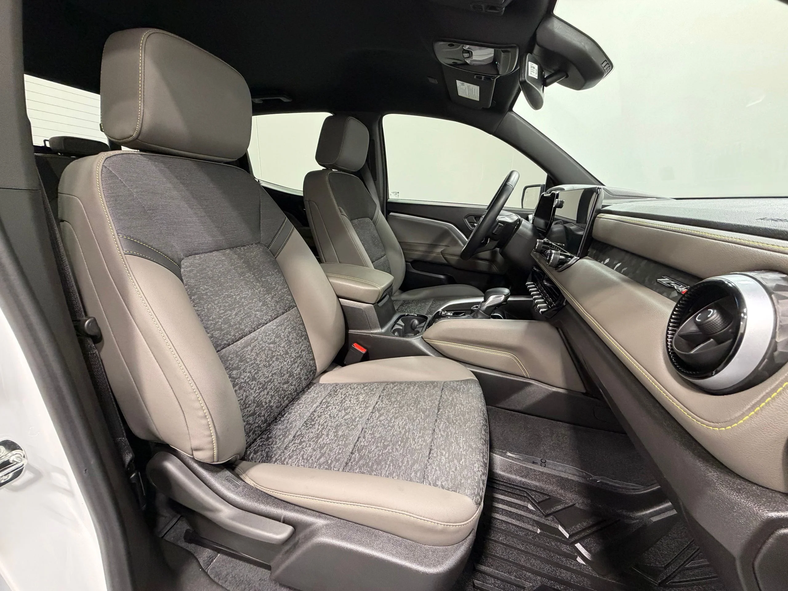 Used 2024 White Chevrolet ZR2 image 31