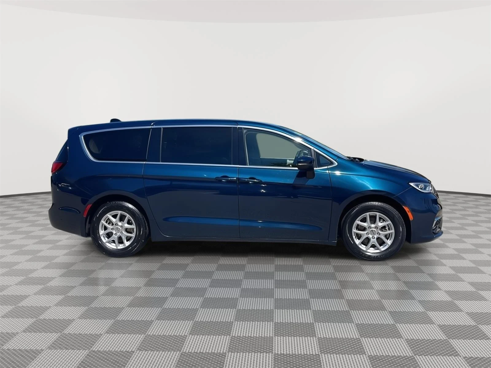Used 2023 Fathom Blue Pearlcoat Chrysler Touring L image 4