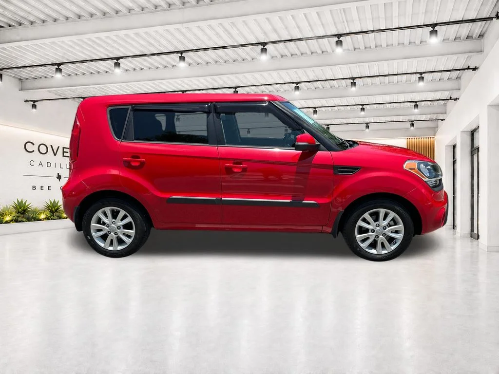 Used 2013 Red Kia Plus image 13