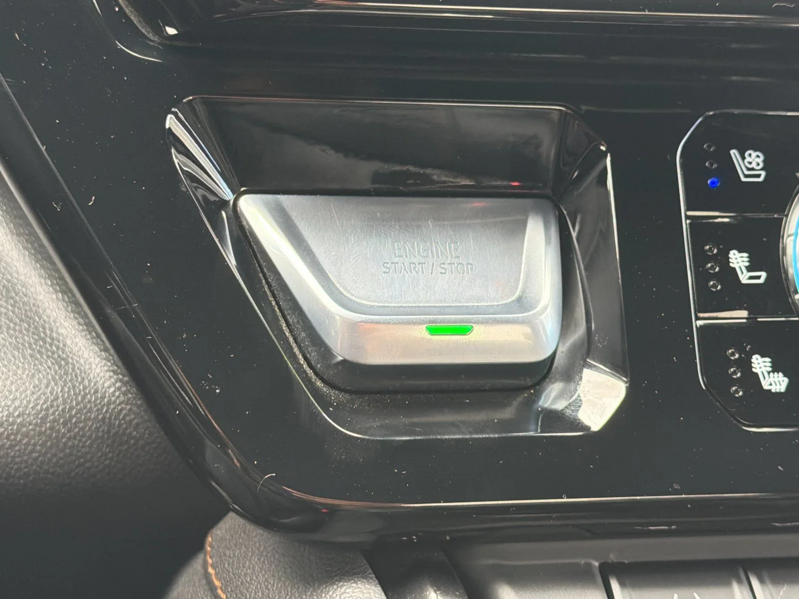2025 GMC Sierra 1500 AT4 - Photo 24