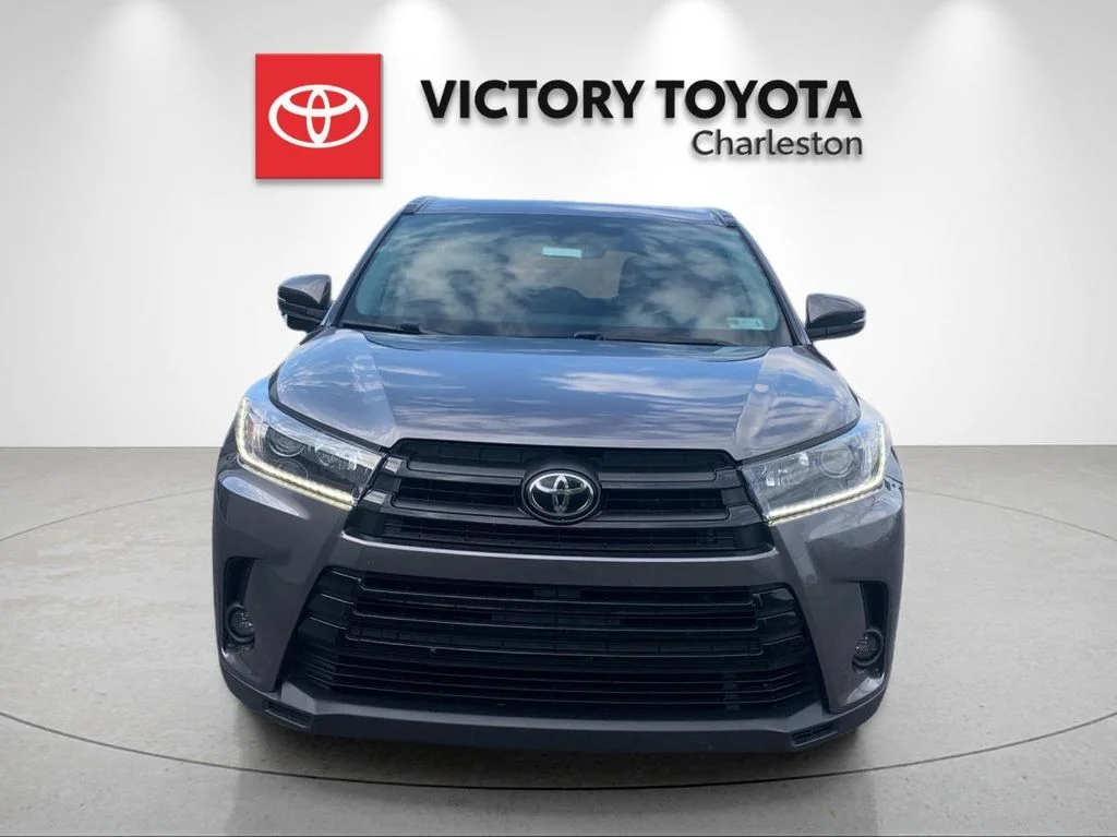 Used 2019 Gray Toyota SE image 8