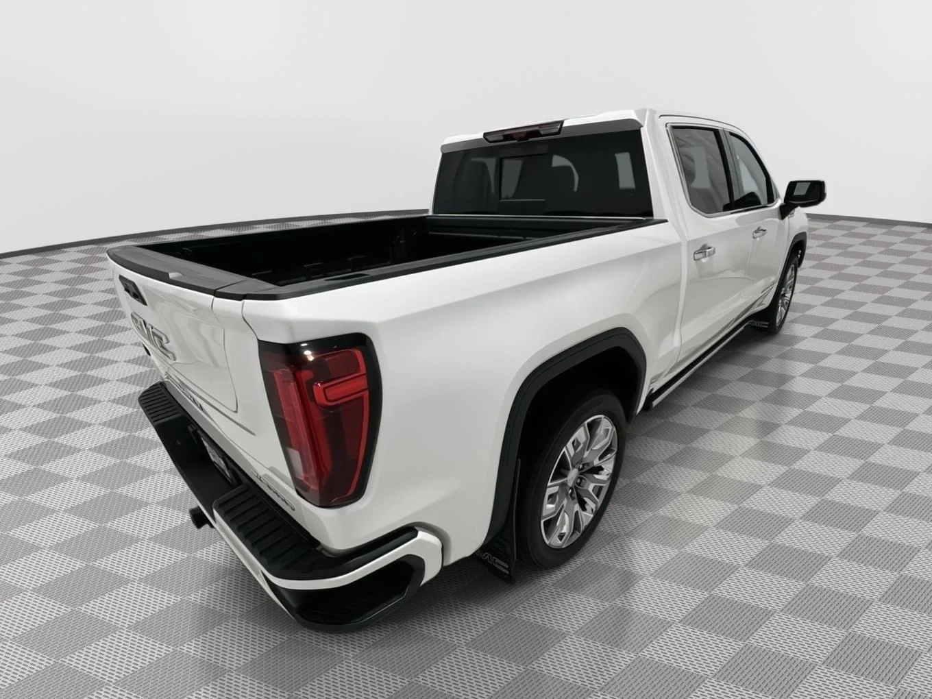 Used 2024 White Frost Tricoat GMC Denali image 5