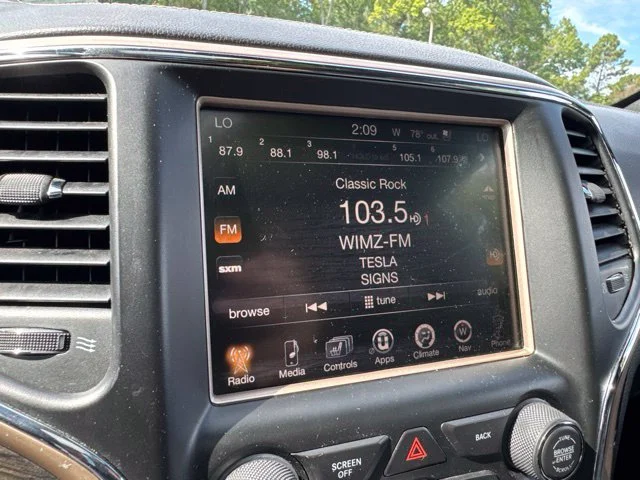 Used 2015 White Jeep Overland image 19