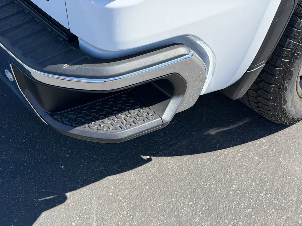 New 2026 Summit White GMC SLE image 8