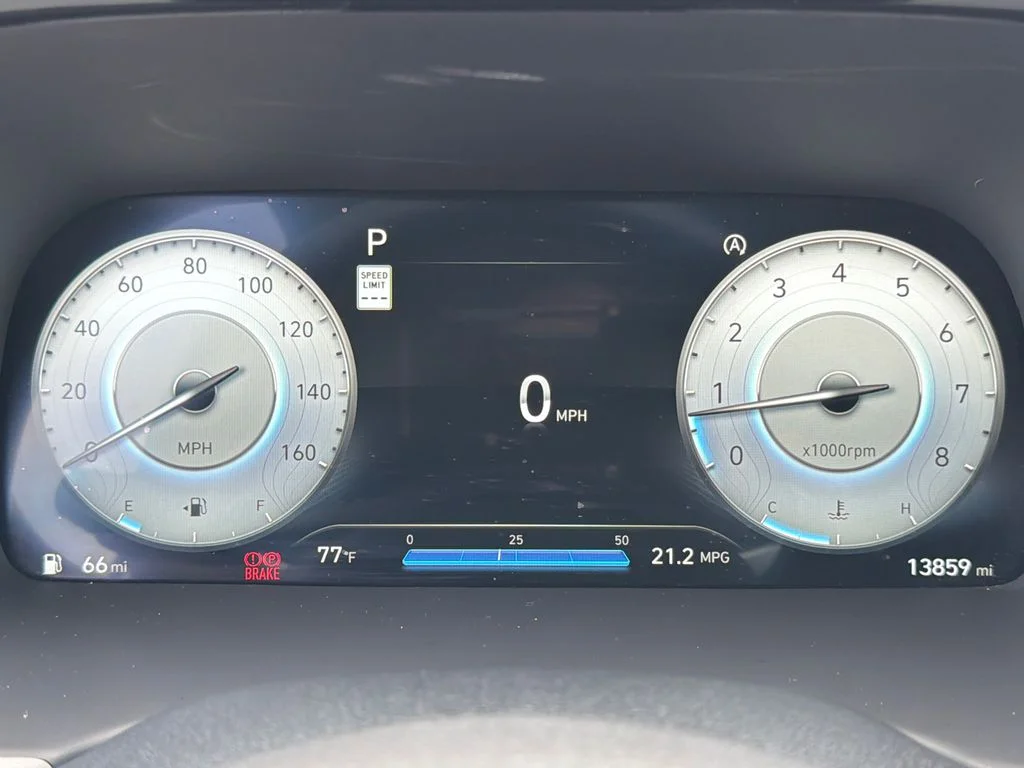 Used 2025 Silver Hyundai SEL Premium image 27