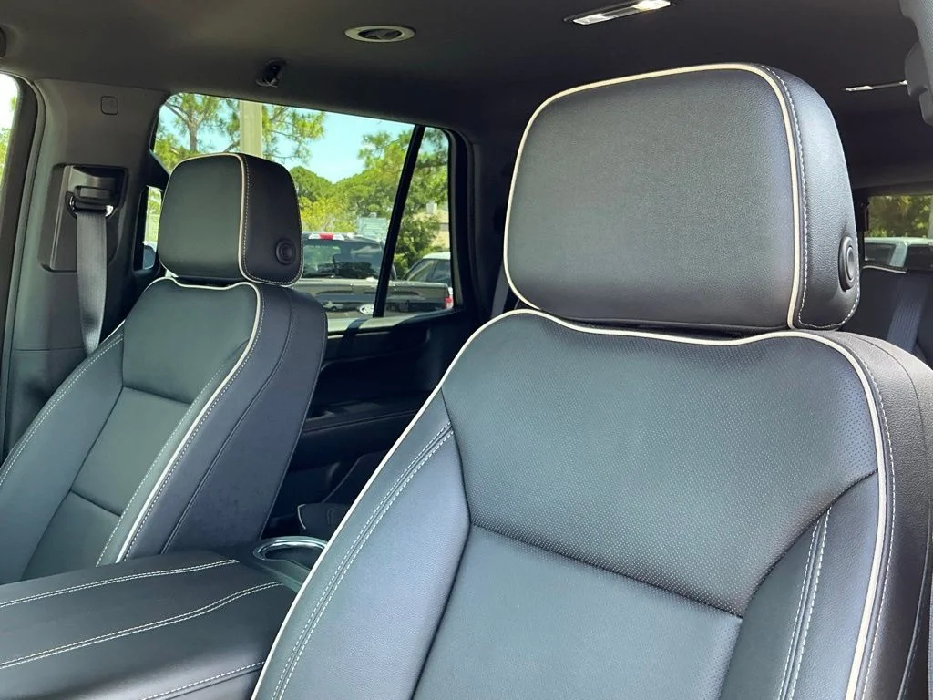 Used 2025 Silver GMC Elevation image 29