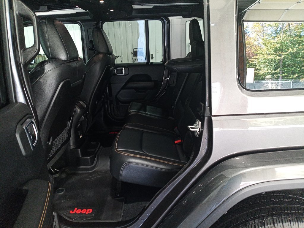 Used 2025 Gray Jeep Sahara image 16